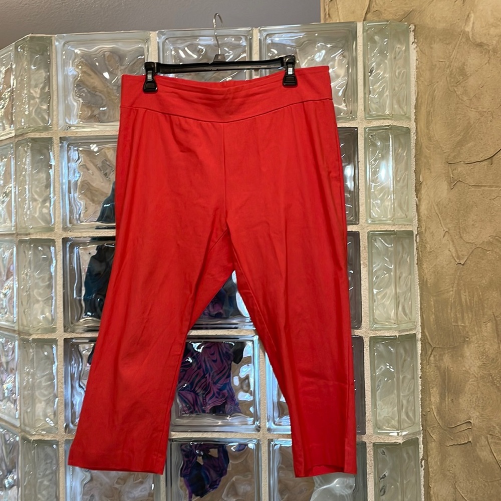 Peachy pink capri stretch pants